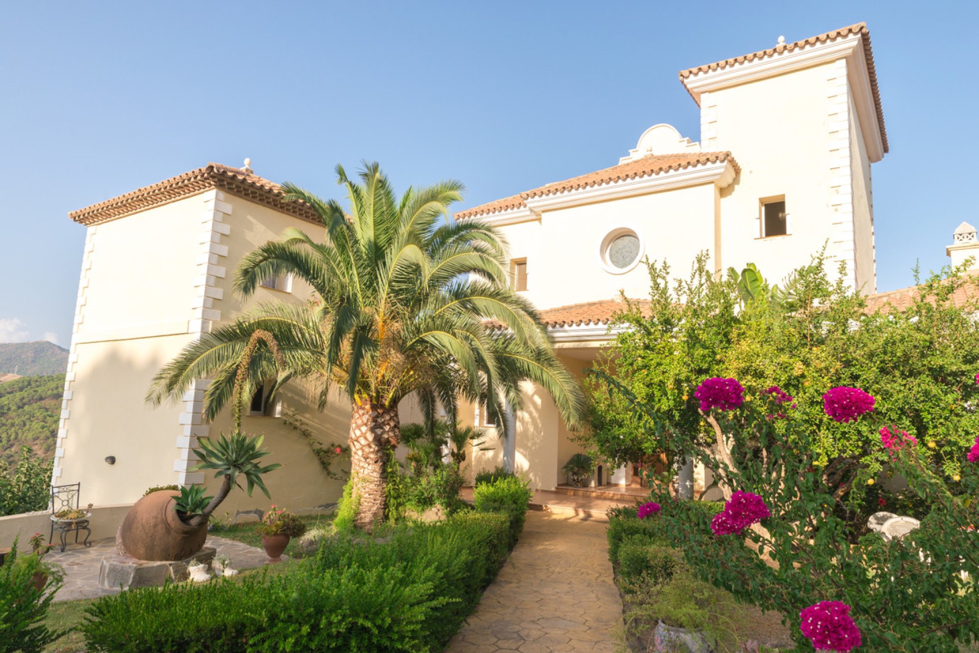 Resale - House - Detached Villa - Estepona - Estepona Centro