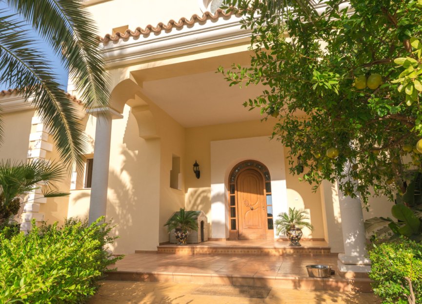 Resale - House - Detached Villa - Estepona - Estepona Centro