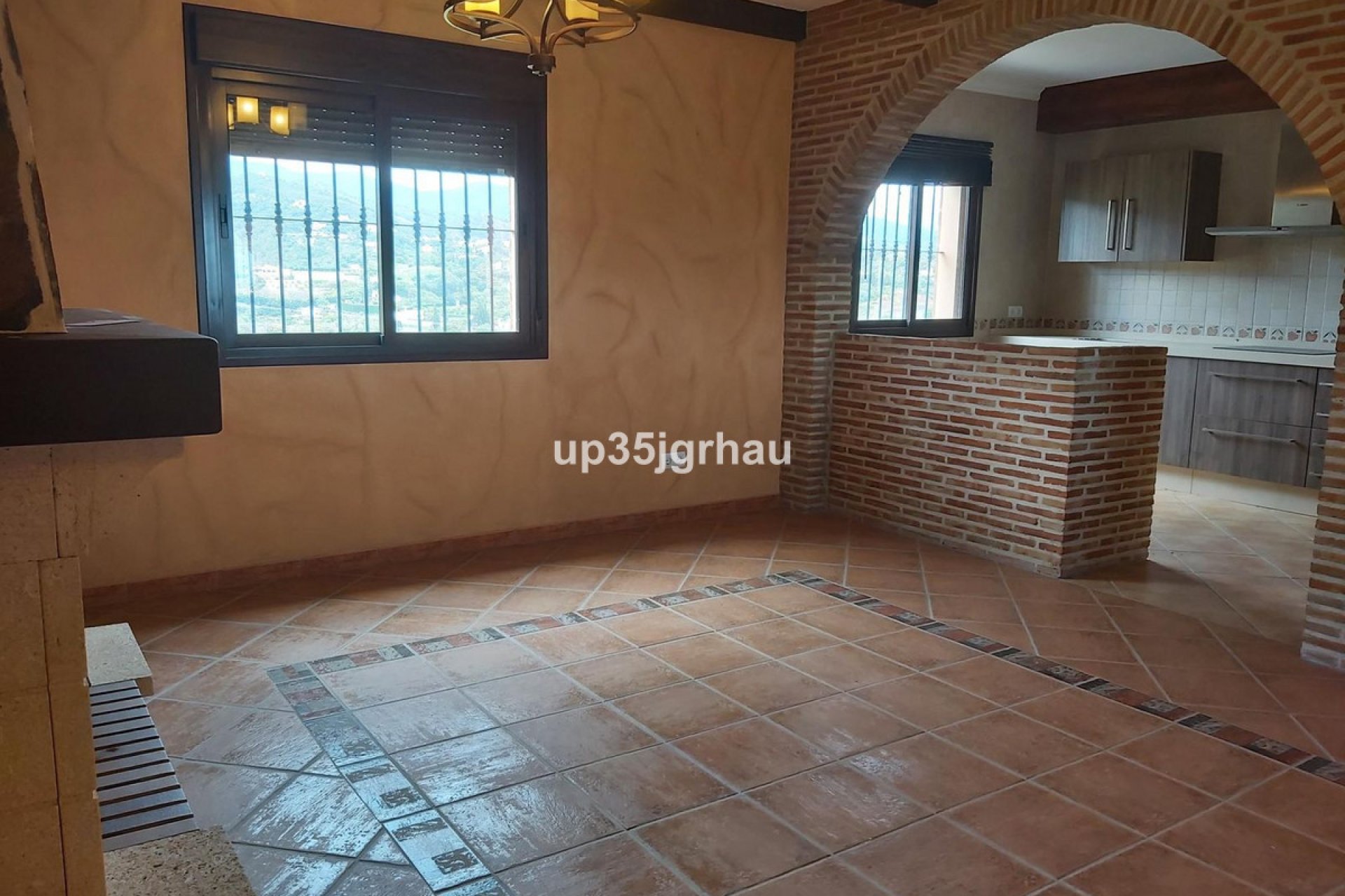 Resale - House - Detached Villa - Estepona - Estepona Centro