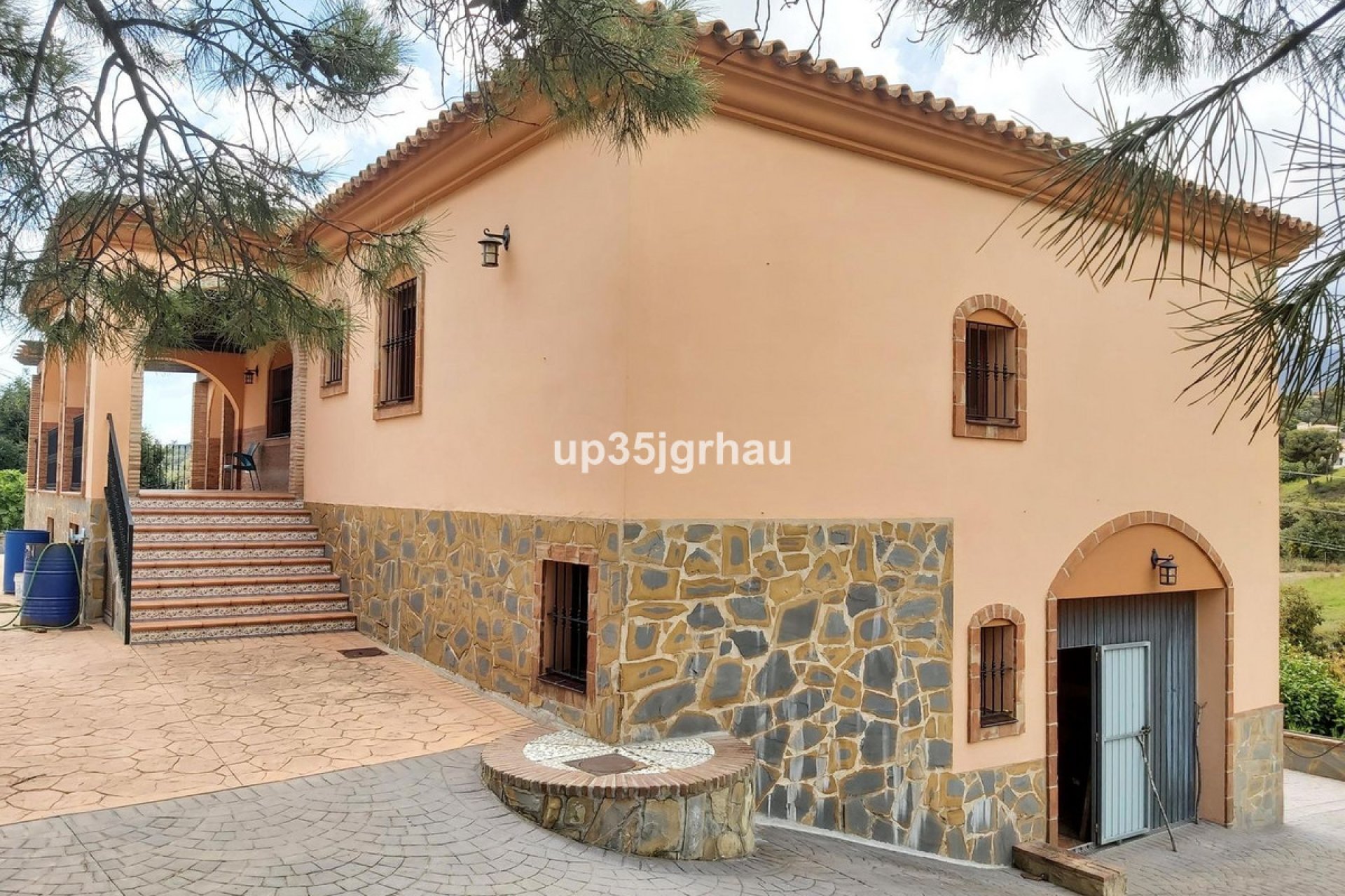 Resale - House - Detached Villa - Estepona - Estepona Centro