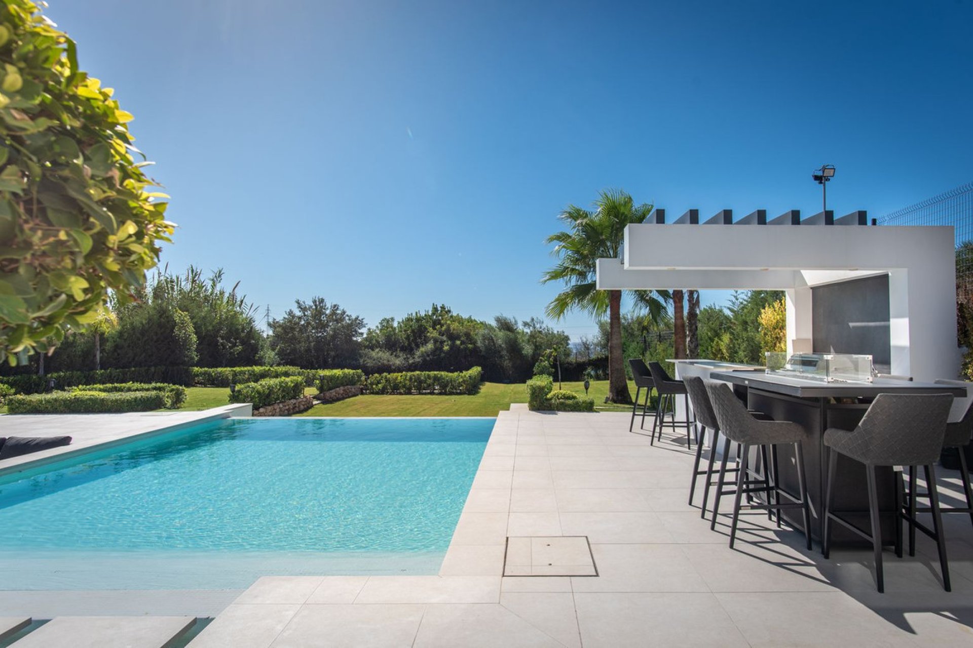 Resale - House - Detached Villa - Estepona - Estepona Centro