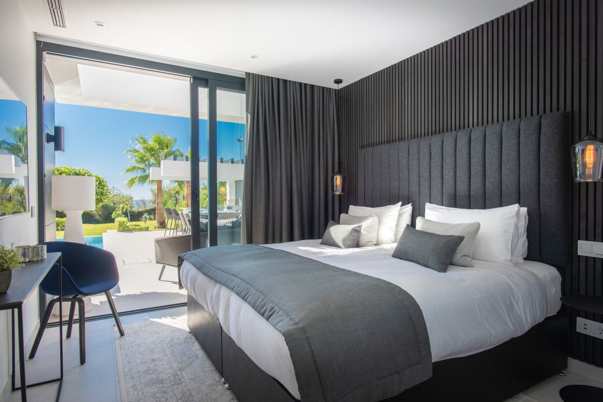 Resale - House - Detached Villa - Estepona - Estepona Centro