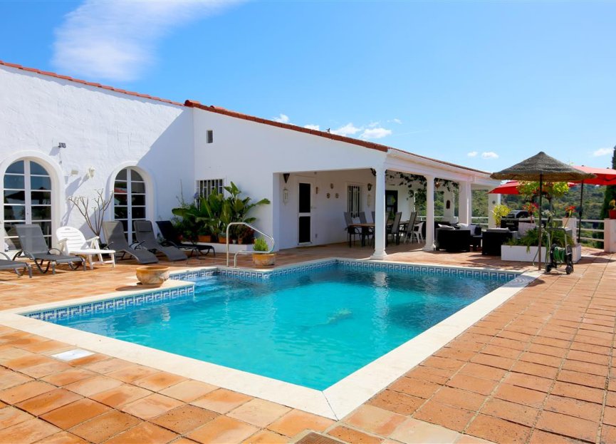 Resale - House - Detached Villa - Estepona - Estepona Centro