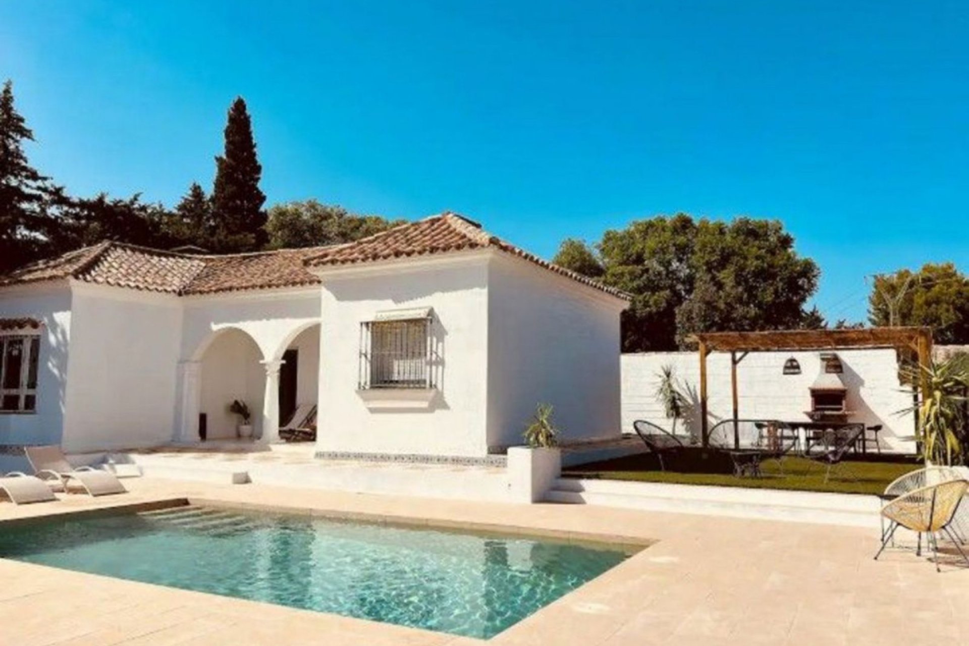 Resale - House - Detached Villa - Estepona - Estepona Centro