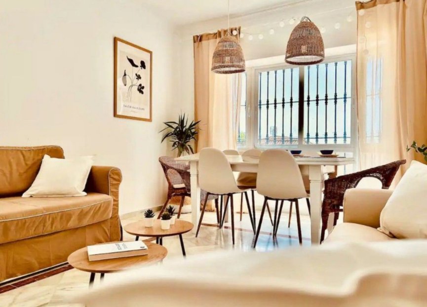 Resale - House - Detached Villa - Estepona - Estepona Centro