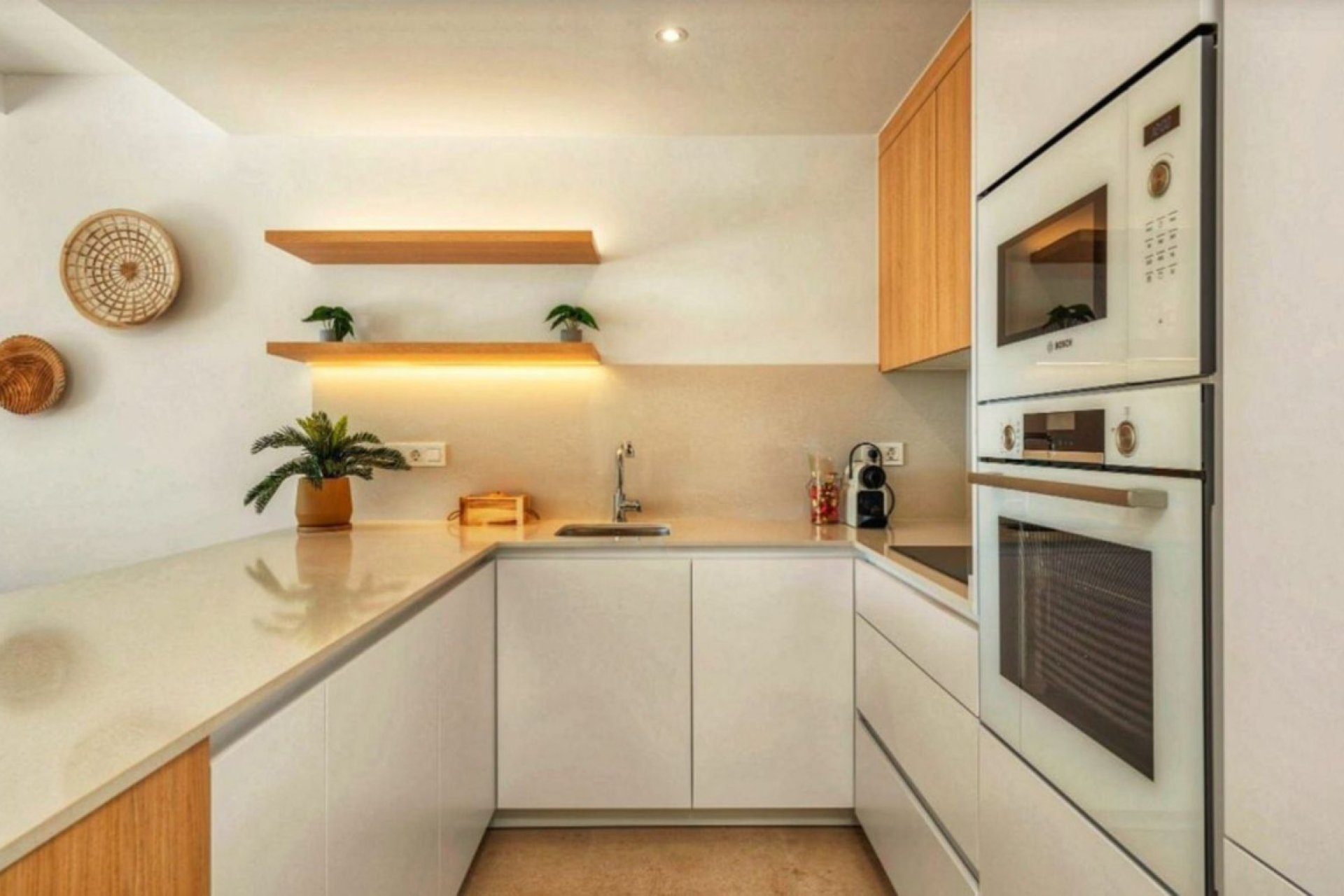 Resale - House - Detached Villa - Estepona - Estepona Centro