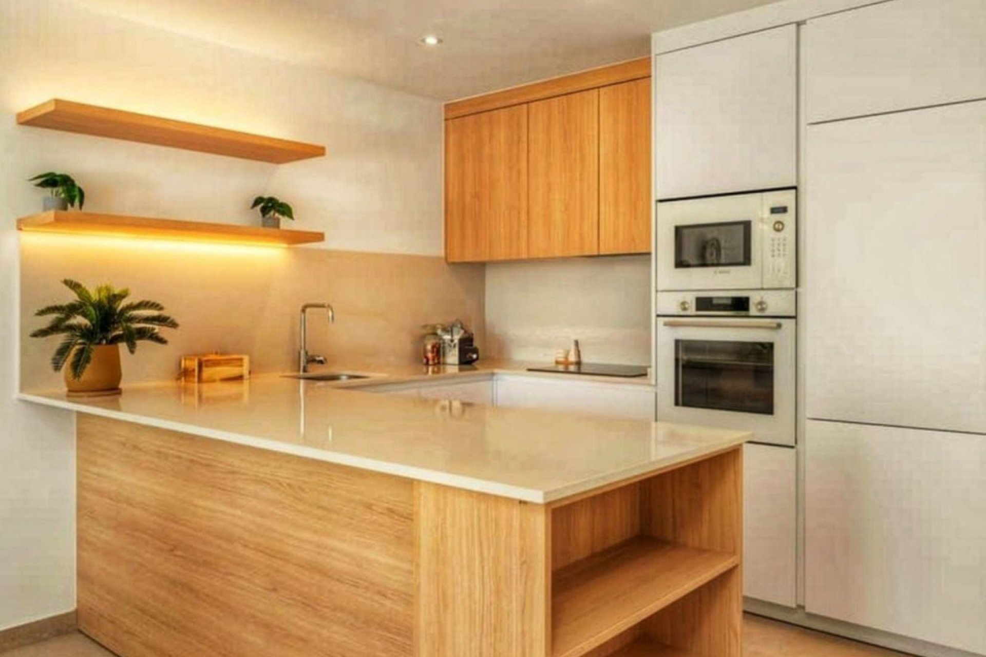 Resale - House - Detached Villa - Estepona - Estepona Centro