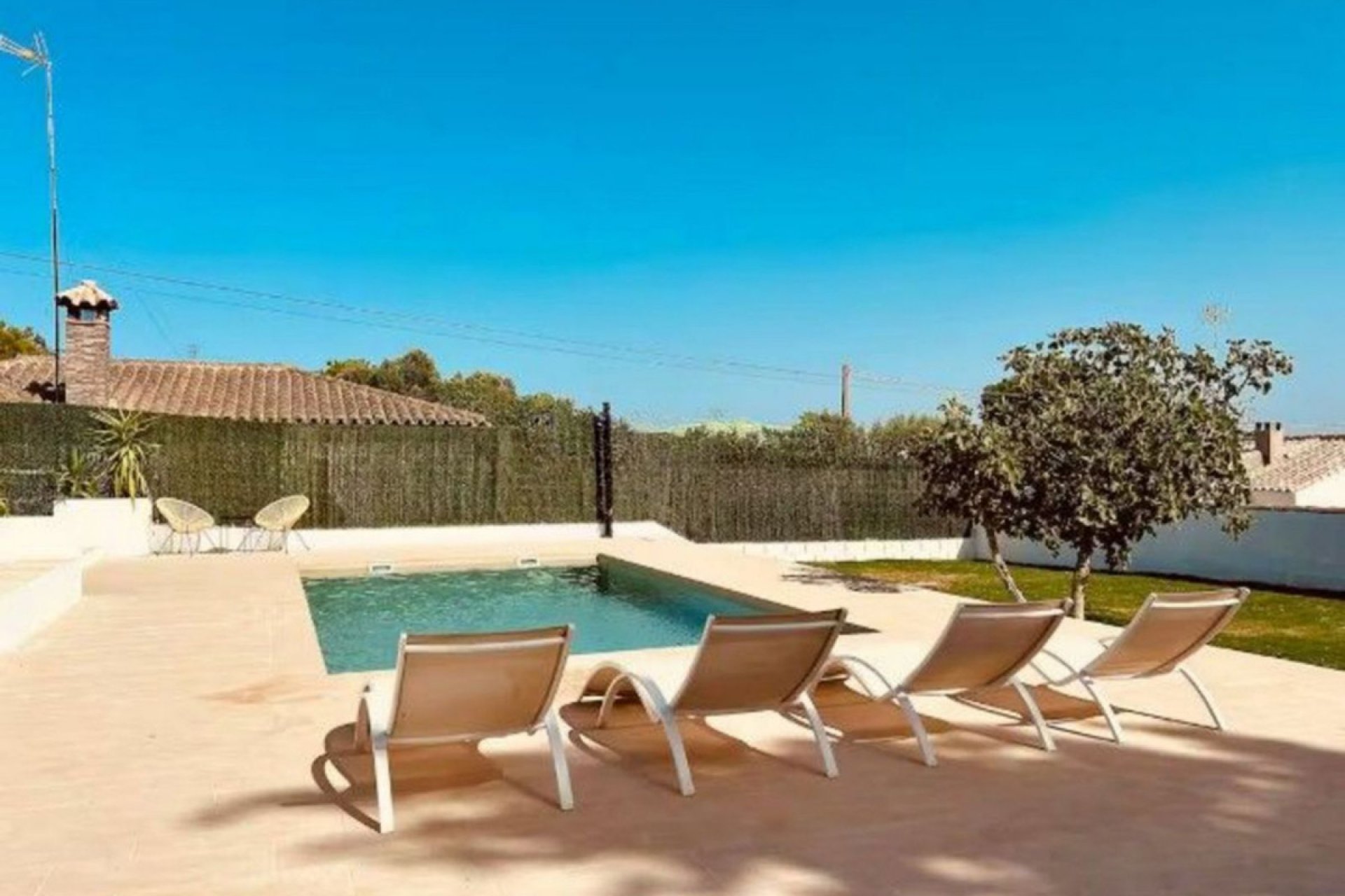 Resale - House - Detached Villa - Estepona - Estepona Centro