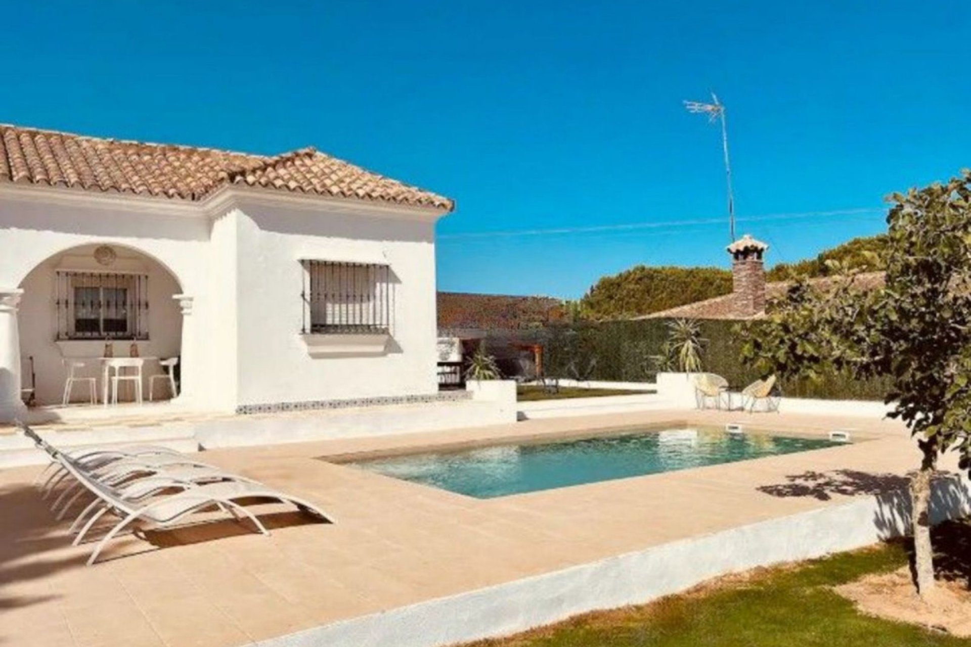 Resale - House - Detached Villa - Estepona - Estepona Centro