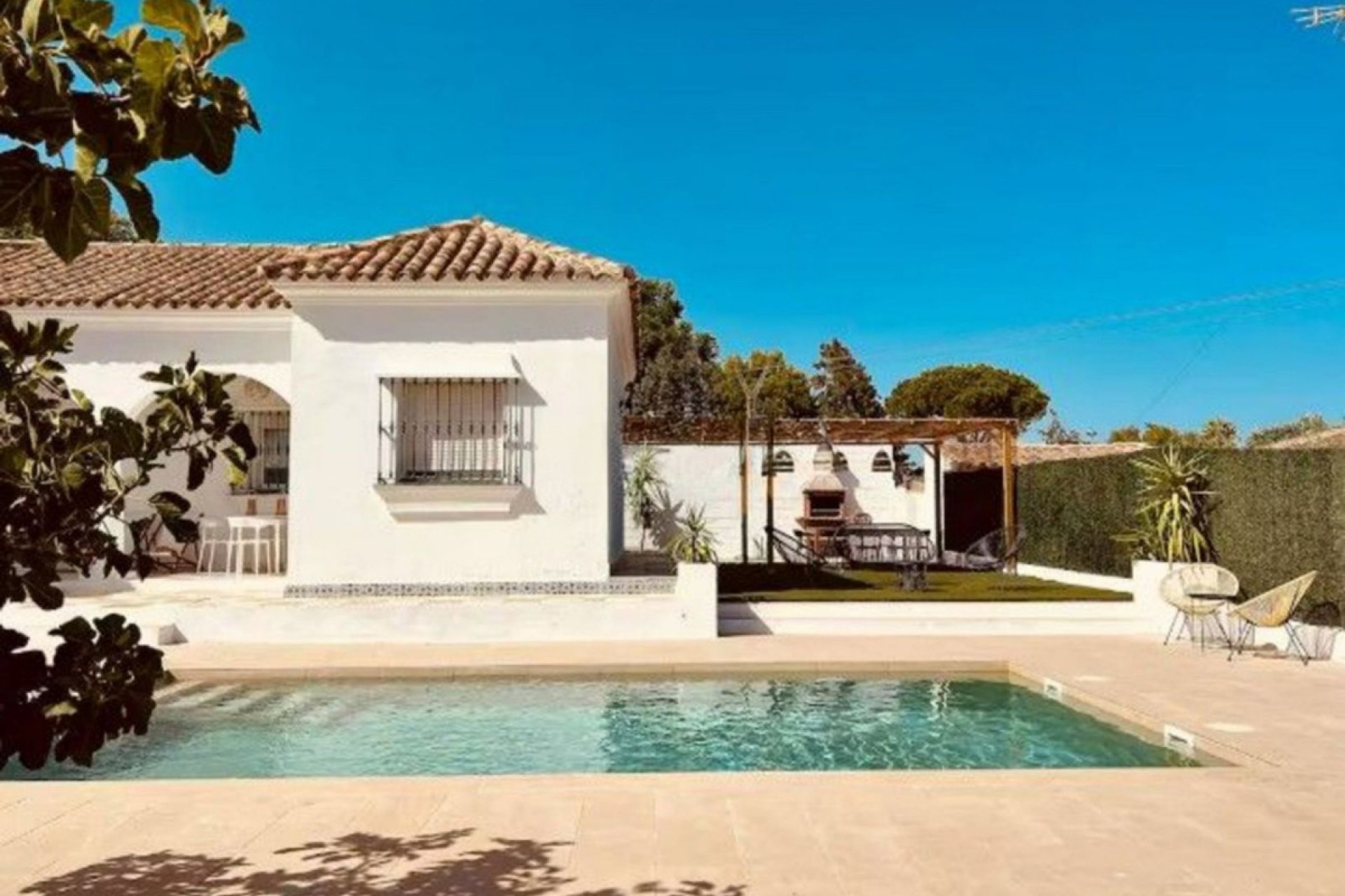 Resale - House - Detached Villa - Estepona - Estepona Centro