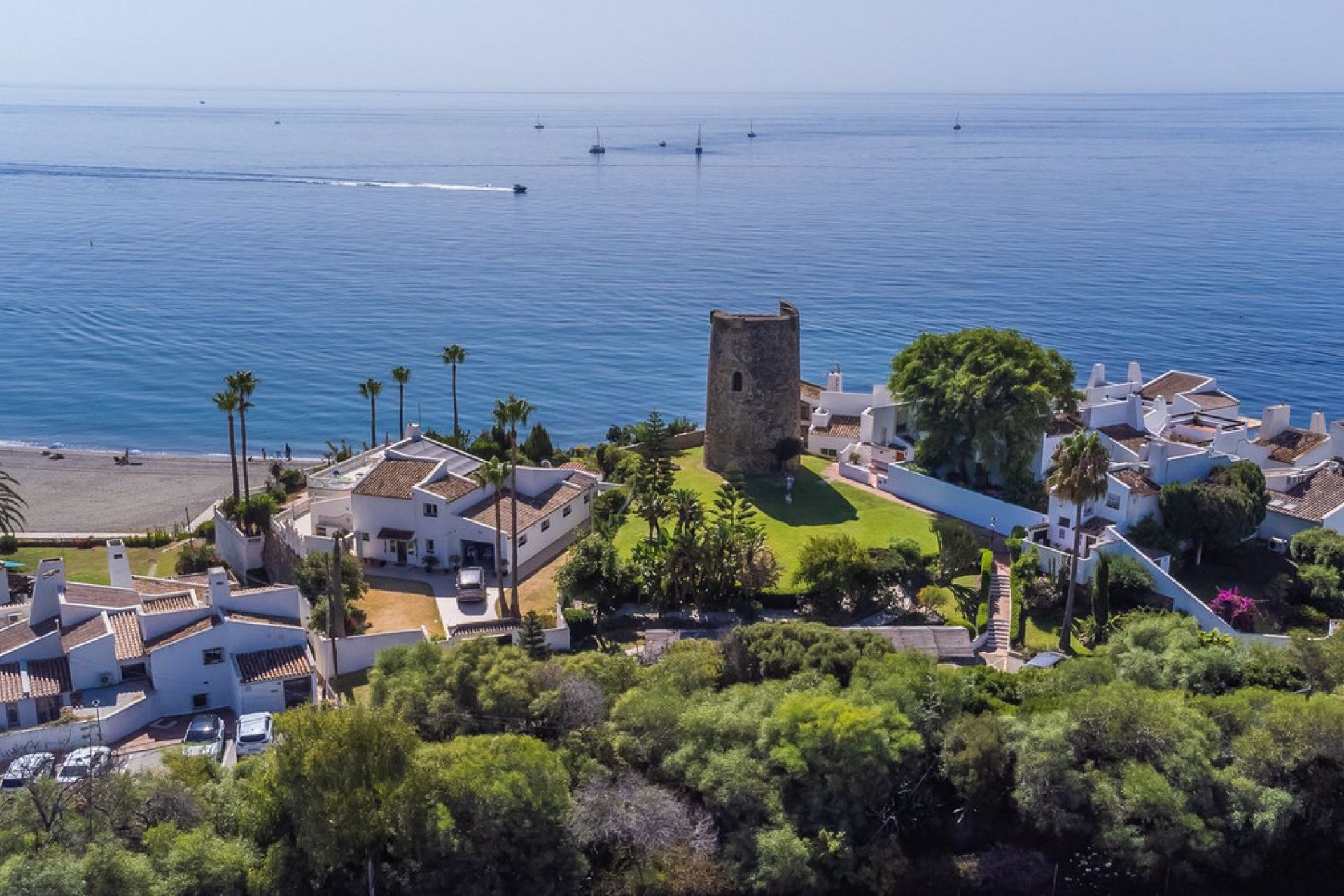 Resale - House - Detached Villa - Estepona - Estepona Centro