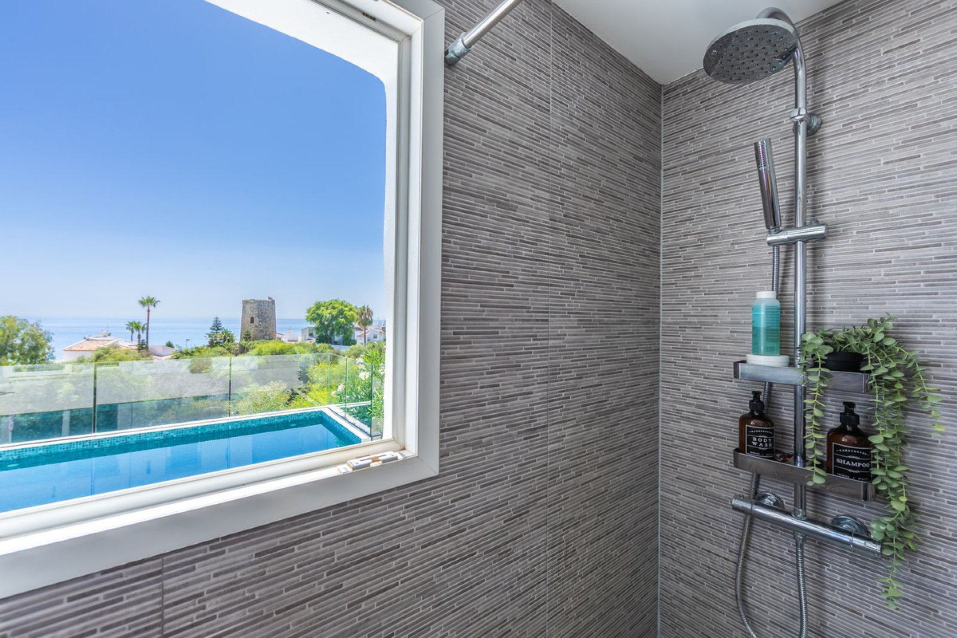 Resale - House - Detached Villa - Estepona - Estepona Centro