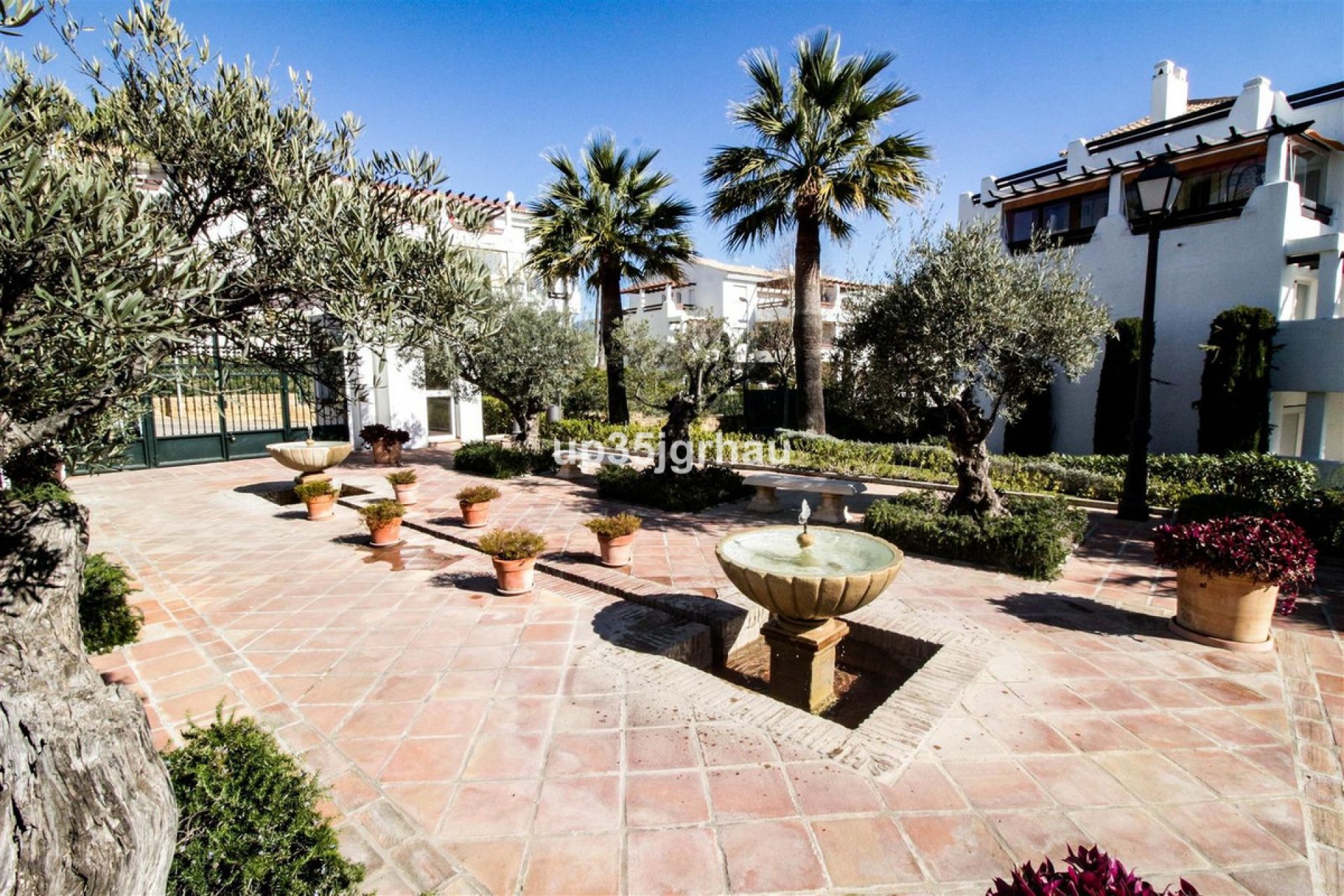 Resale - House - Detached Villa - Estepona - Estepona Centro