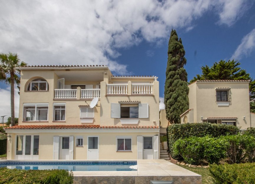 Resale - House - Detached Villa - Estepona - Estepona Centro