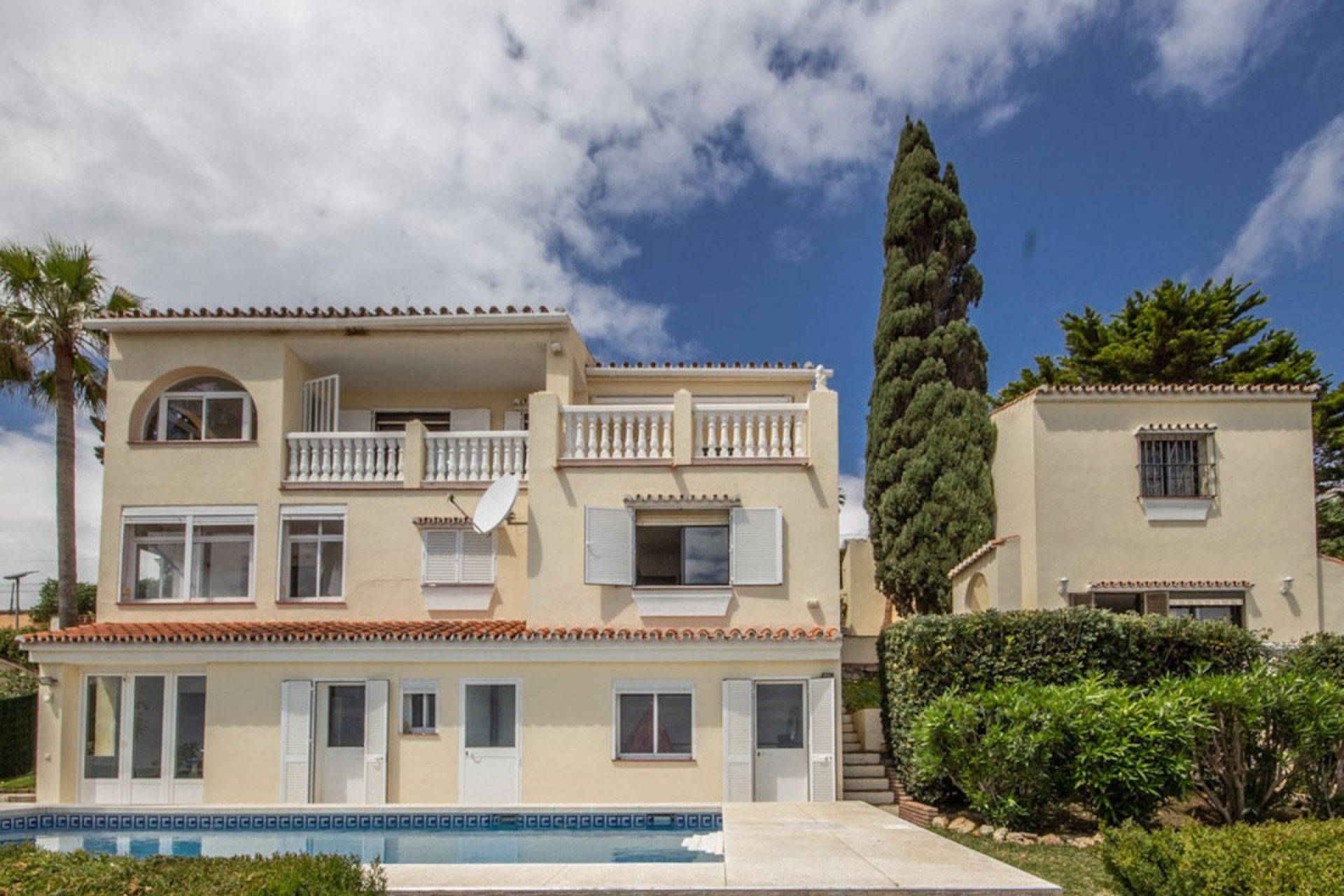 Resale - House - Detached Villa - Estepona - Estepona Centro
