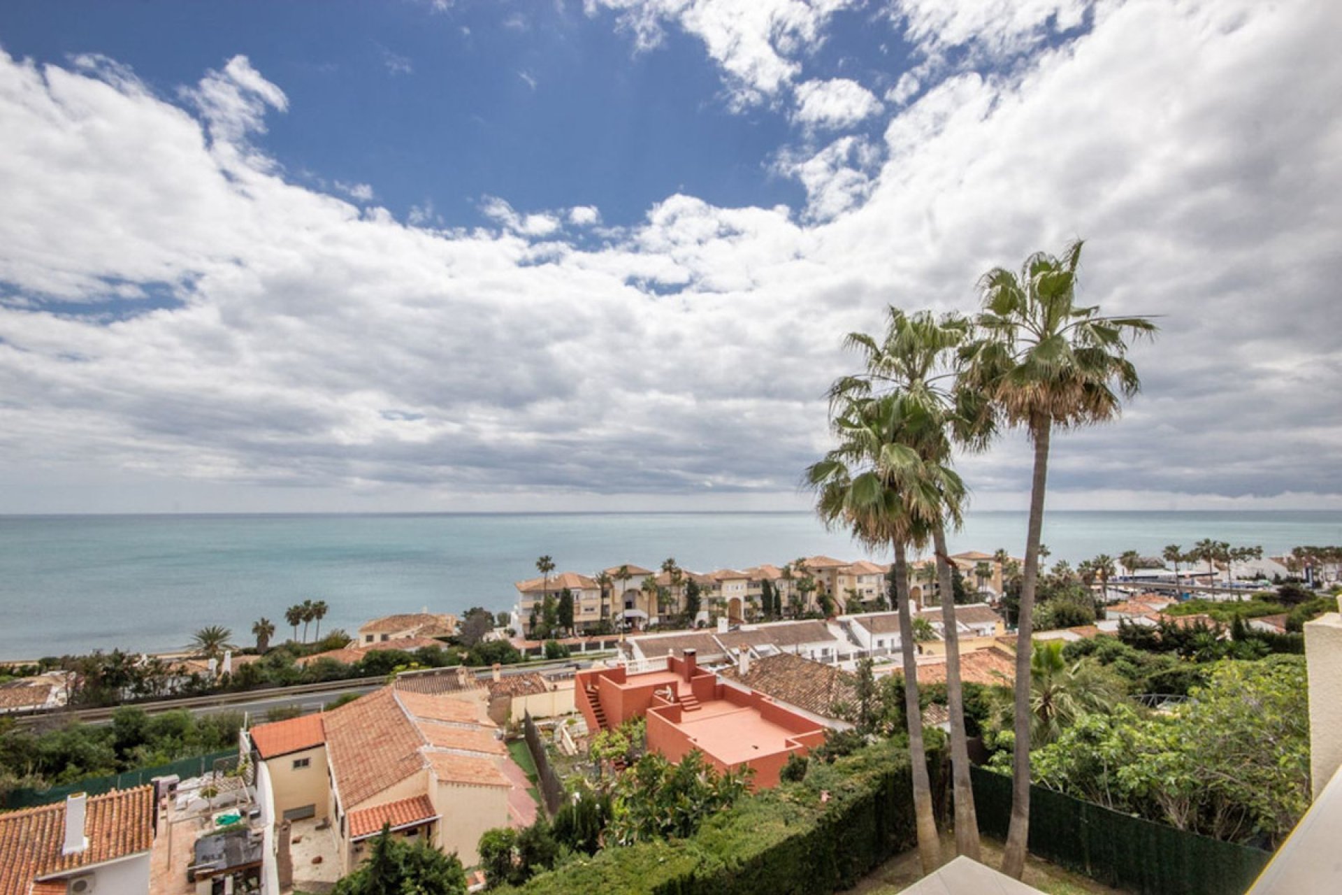Resale - House - Detached Villa - Estepona - Estepona Centro