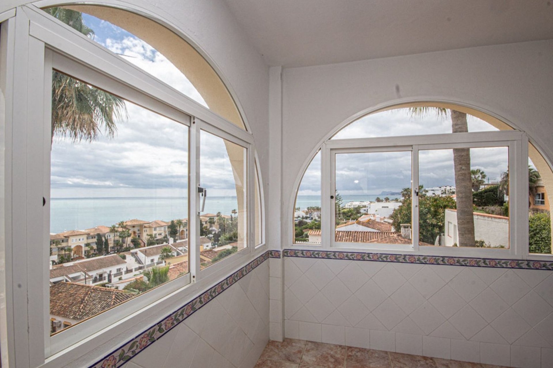 Resale - House - Detached Villa - Estepona - Estepona Centro