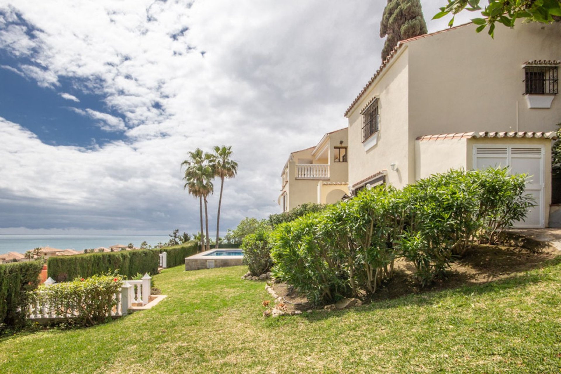 Resale - House - Detached Villa - Estepona - Estepona Centro