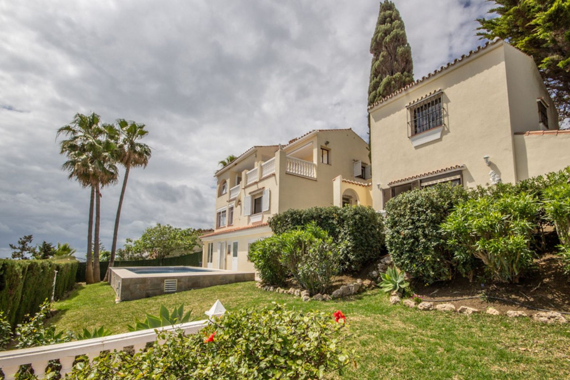 Resale - House - Detached Villa - Estepona - Estepona Centro