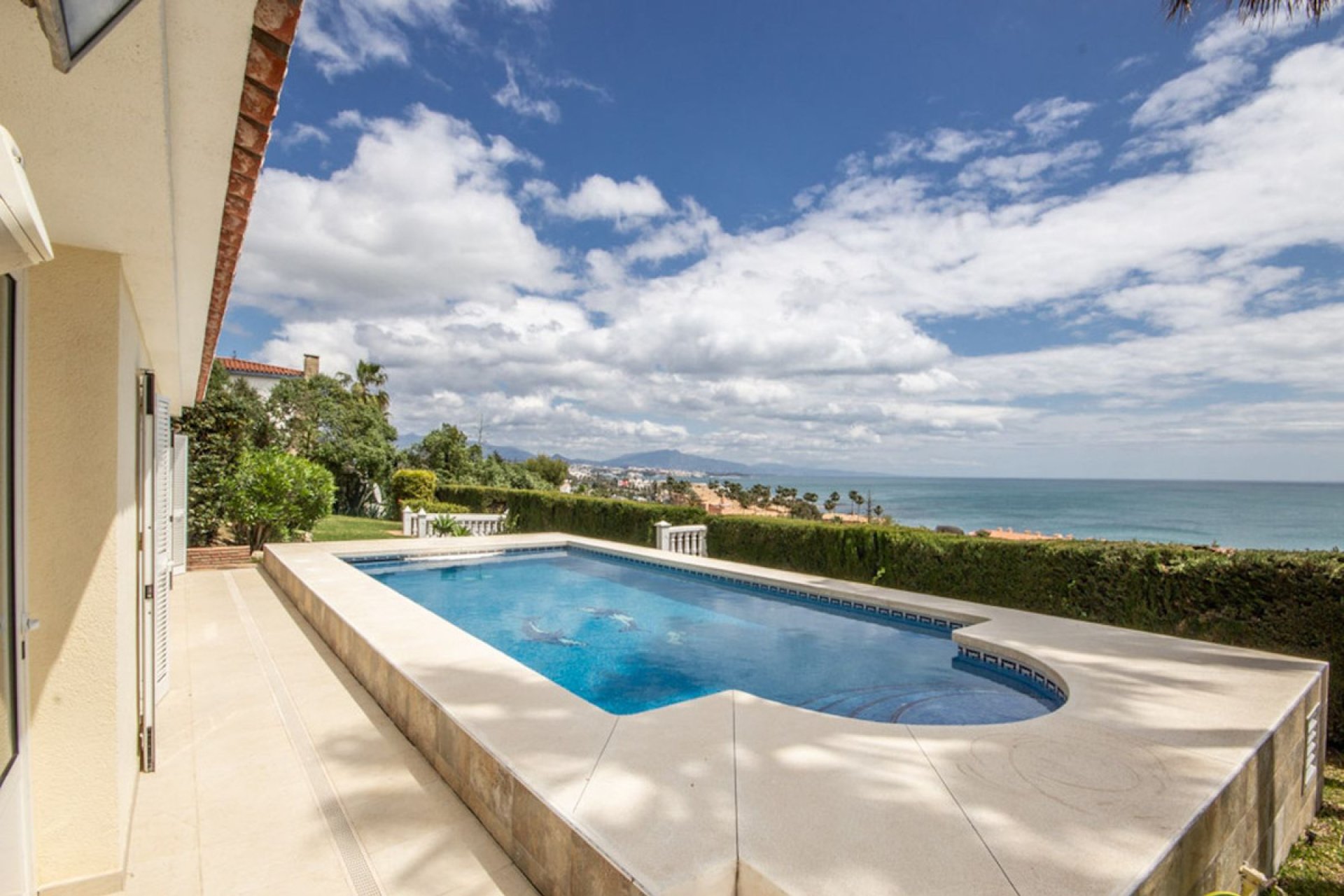 Resale - House - Detached Villa - Estepona - Estepona Centro