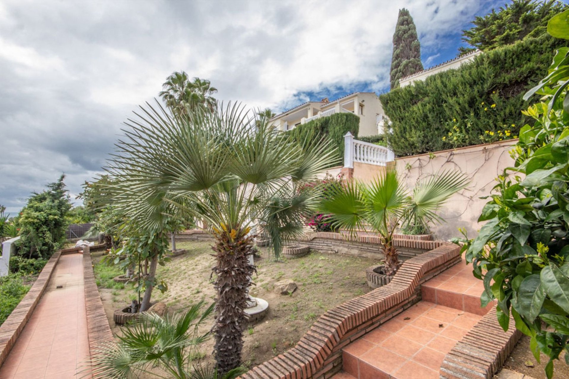 Resale - House - Detached Villa - Estepona - Estepona Centro