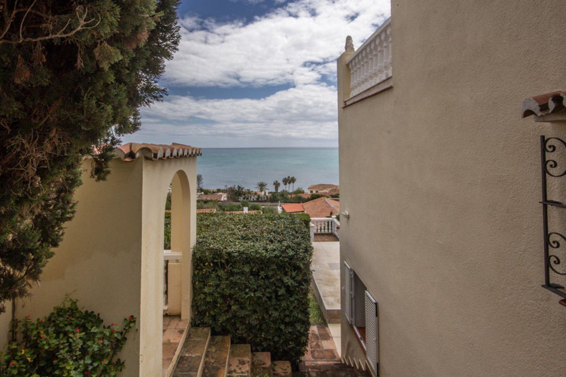 Resale - House - Detached Villa - Estepona - Estepona Centro