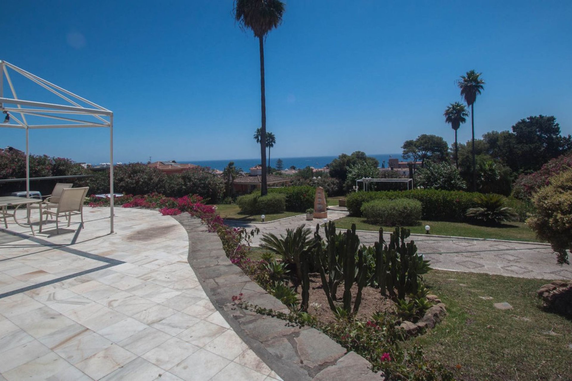 Resale - House - Detached Villa - Estepona - Estepona Centro
