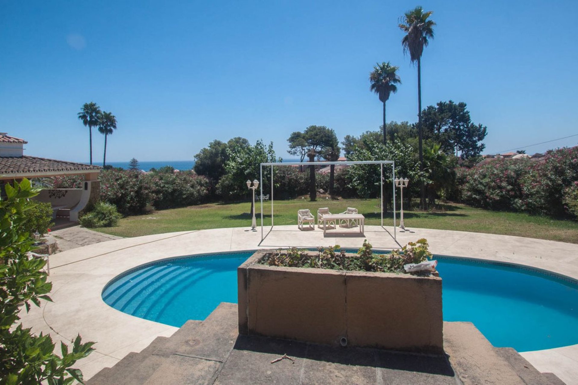 Resale - House - Detached Villa - Estepona - Estepona Centro