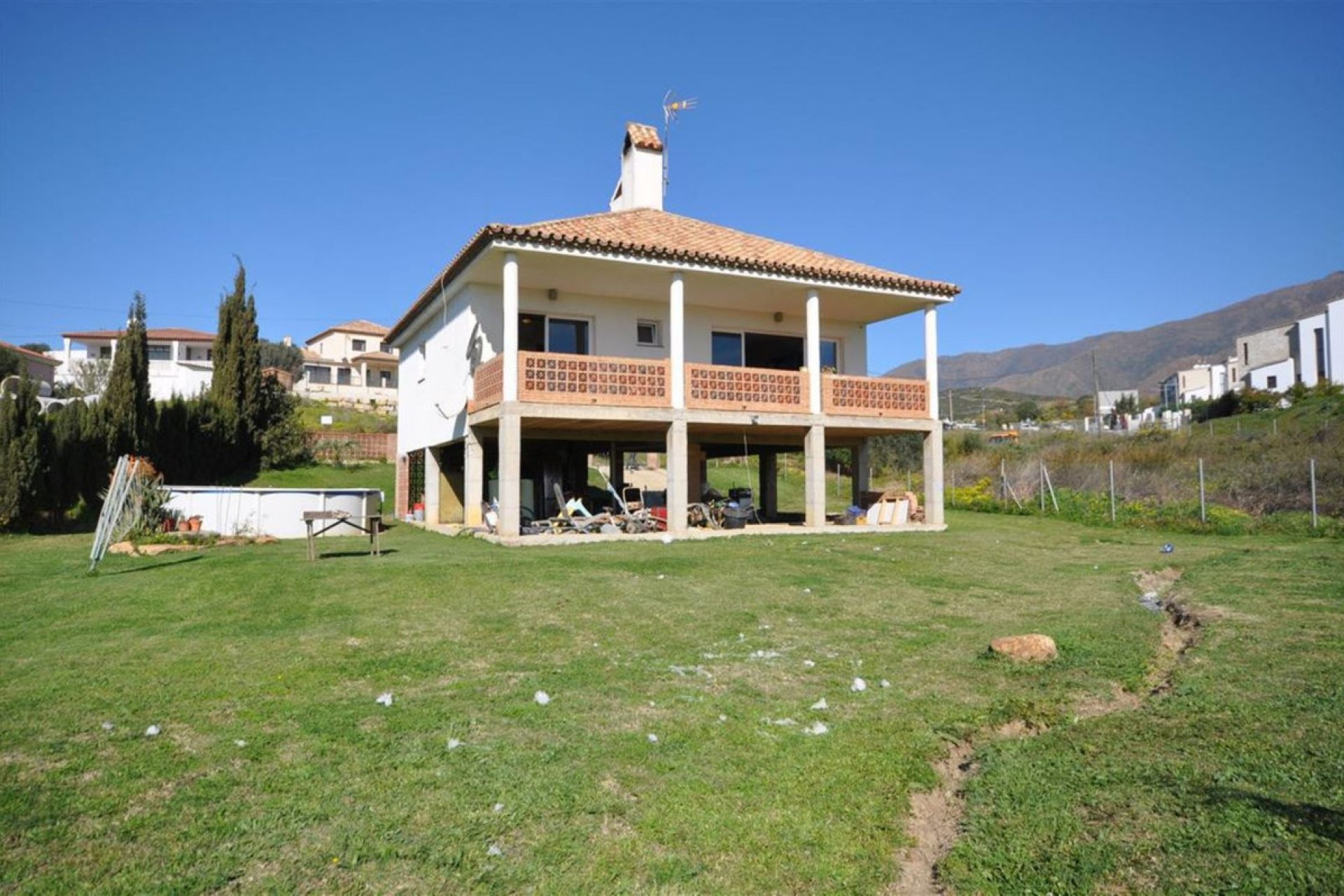 Resale - House - Detached Villa - Estepona - Estepona Centro