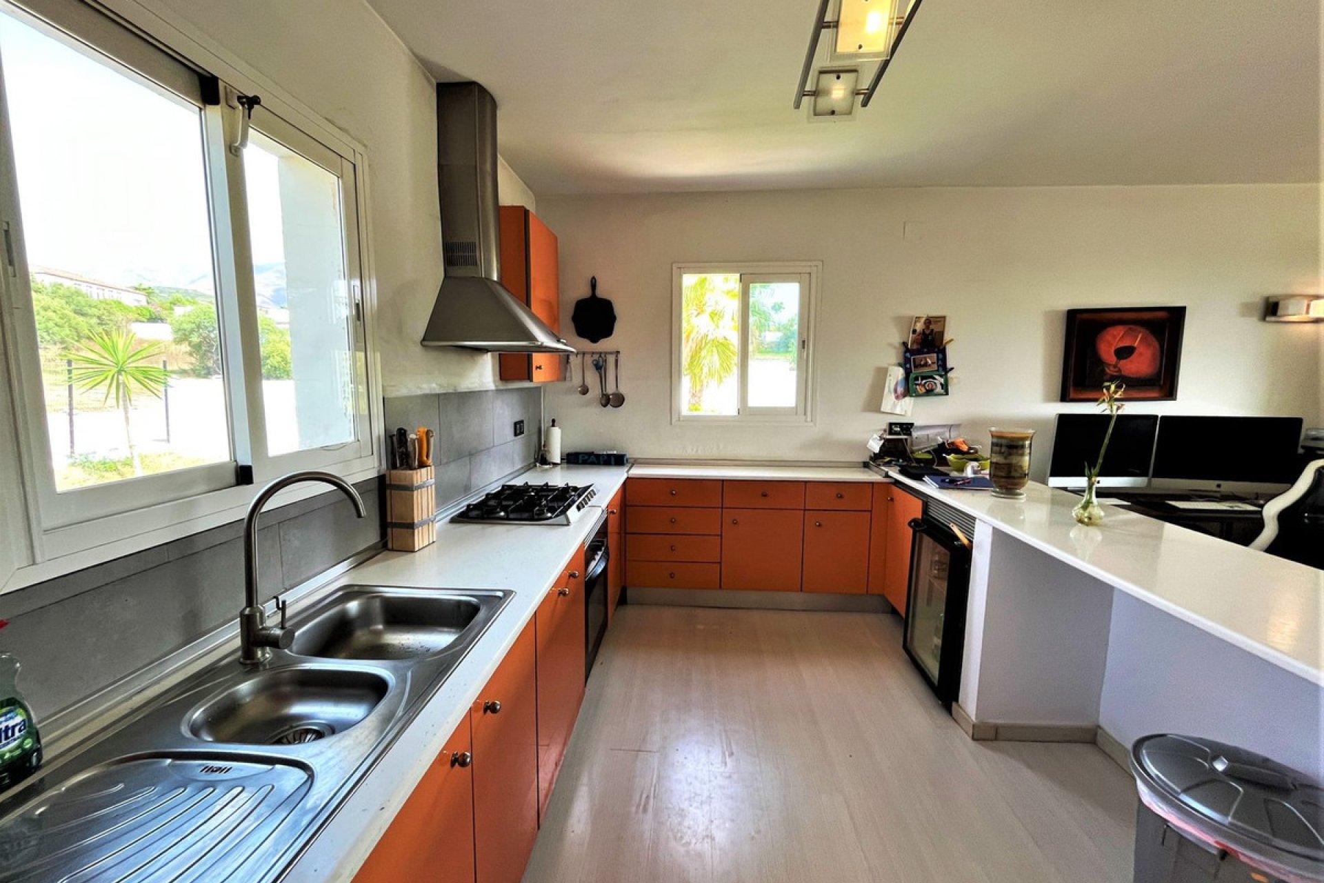 Resale - House - Detached Villa - Estepona - Estepona Centro