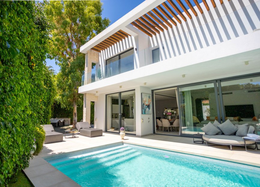 Resale - House - Detached Villa - Estepona - Estepona Centro