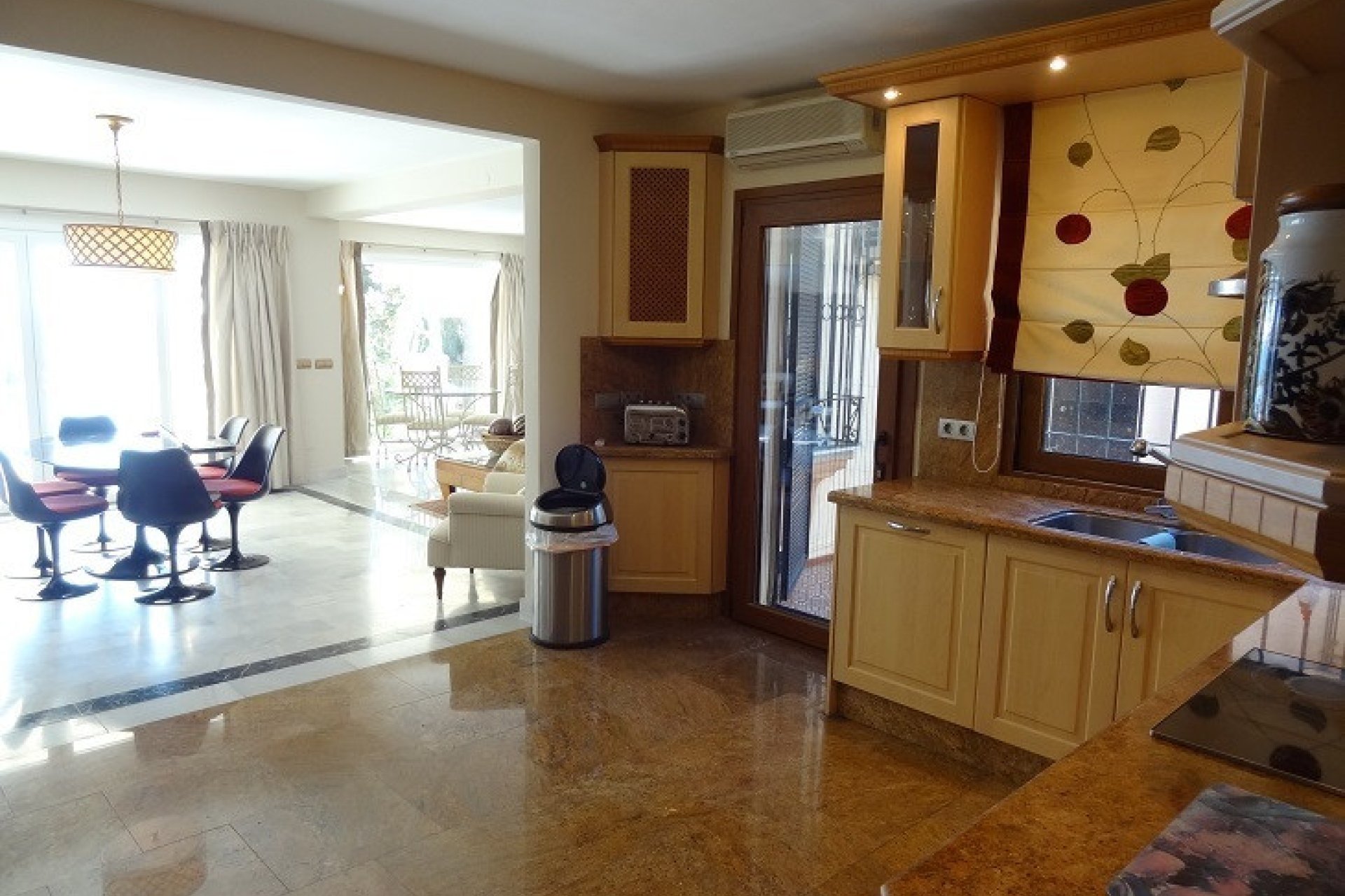 Resale - House - Detached Villa - Estepona - Estepona Centro