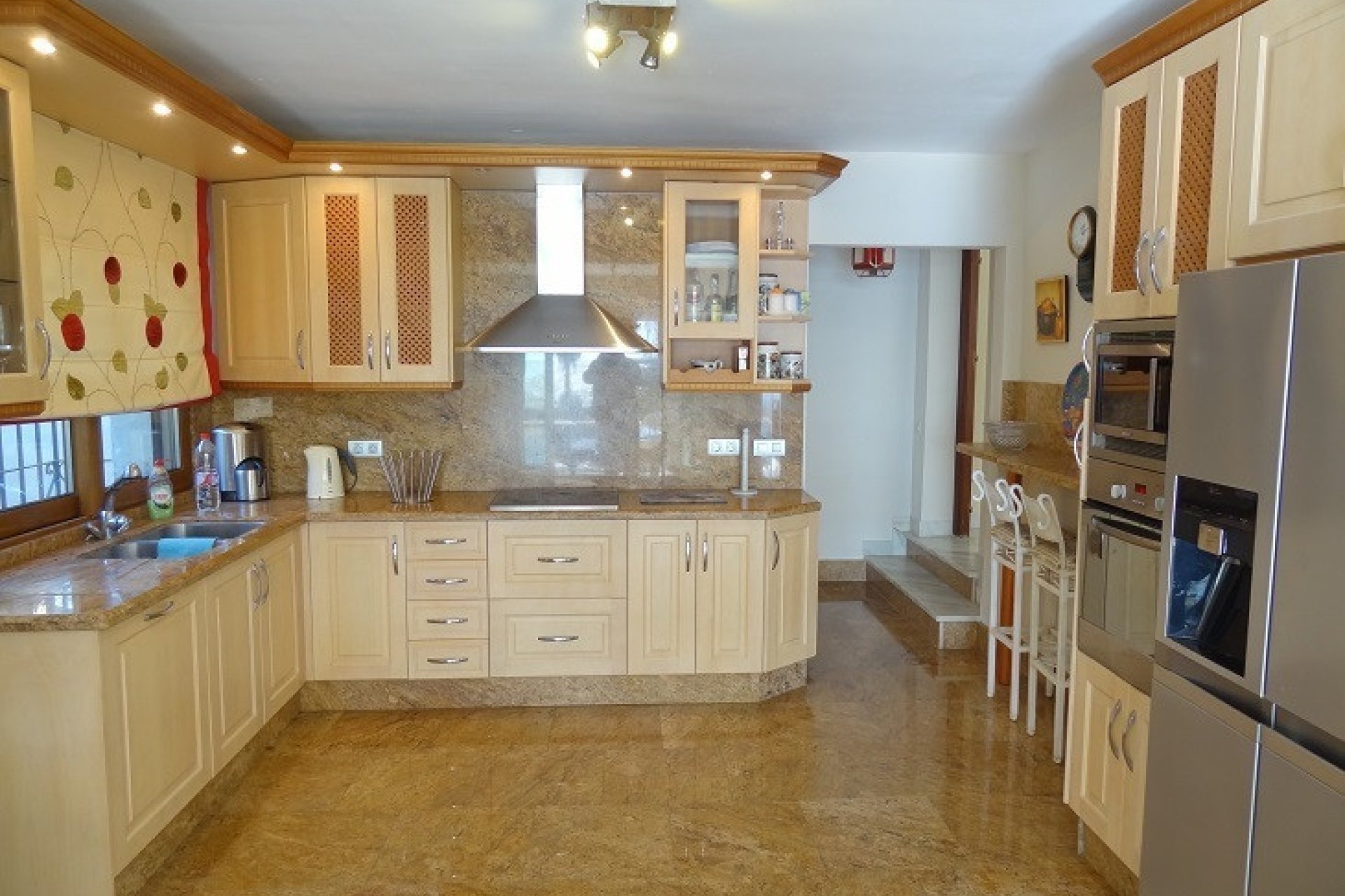 Resale - House - Detached Villa - Estepona - Estepona Centro