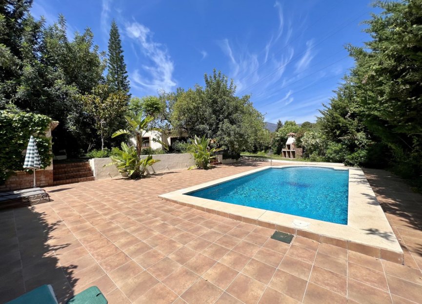 Resale - House - Detached Villa - Estepona - Estepona Centro