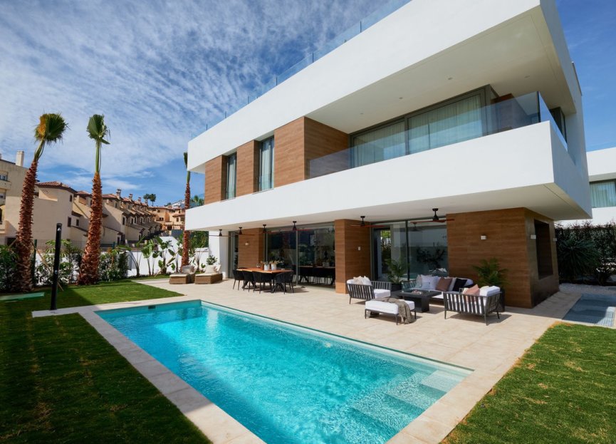 Resale - House - Detached Villa - Estepona - Estepona Centro