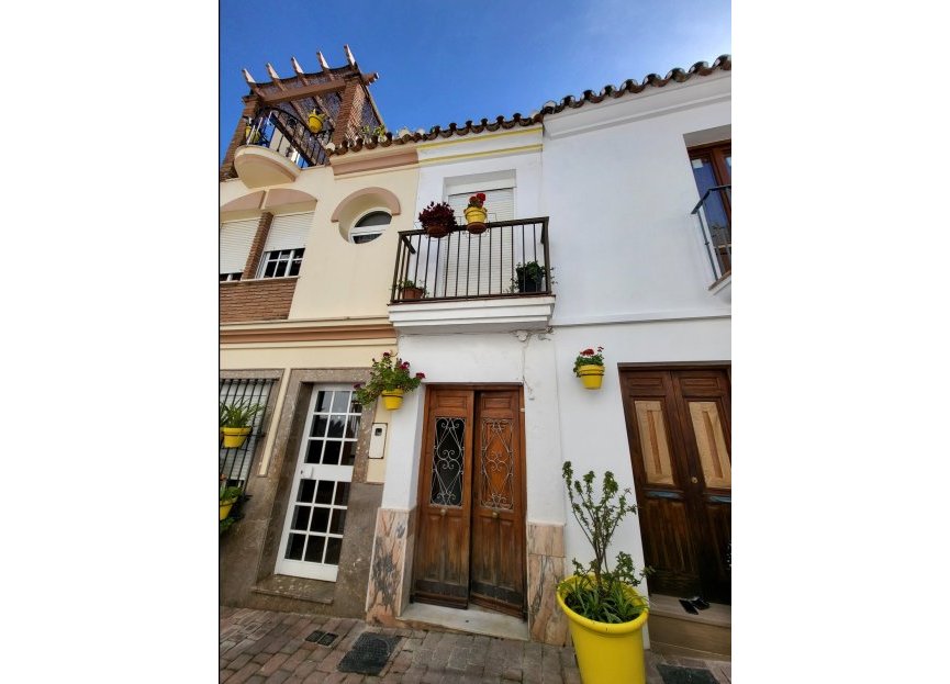 Resale - House - Detached Villa - Estepona - Estepona Centro
