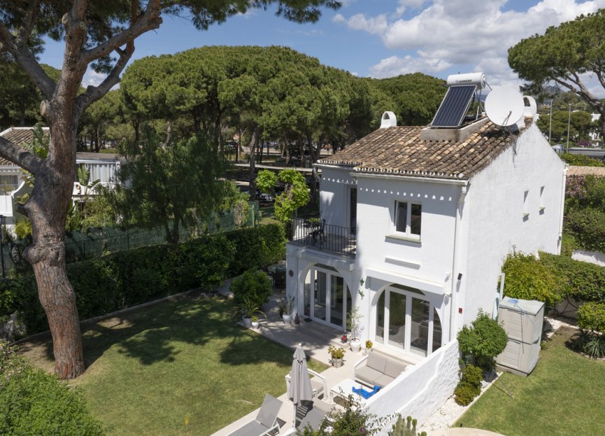 Resale - House - Detached Villa - Estepona - Estepona Centro