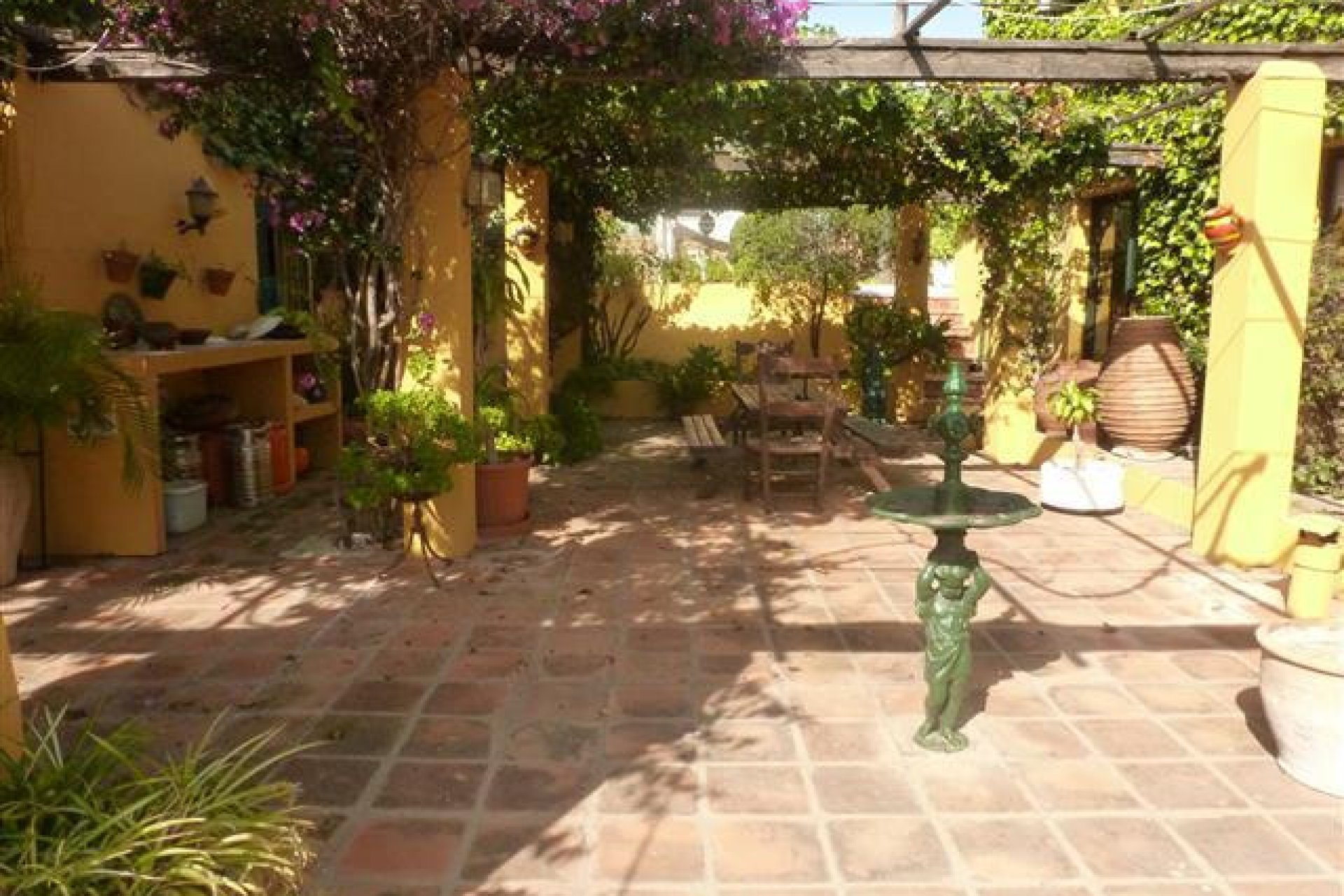 Resale - House - Detached Villa - Estepona - Estepona Centro