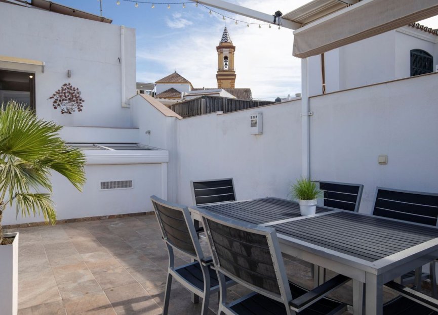 Resale - House - Detached Villa - Estepona - Estepona Centro