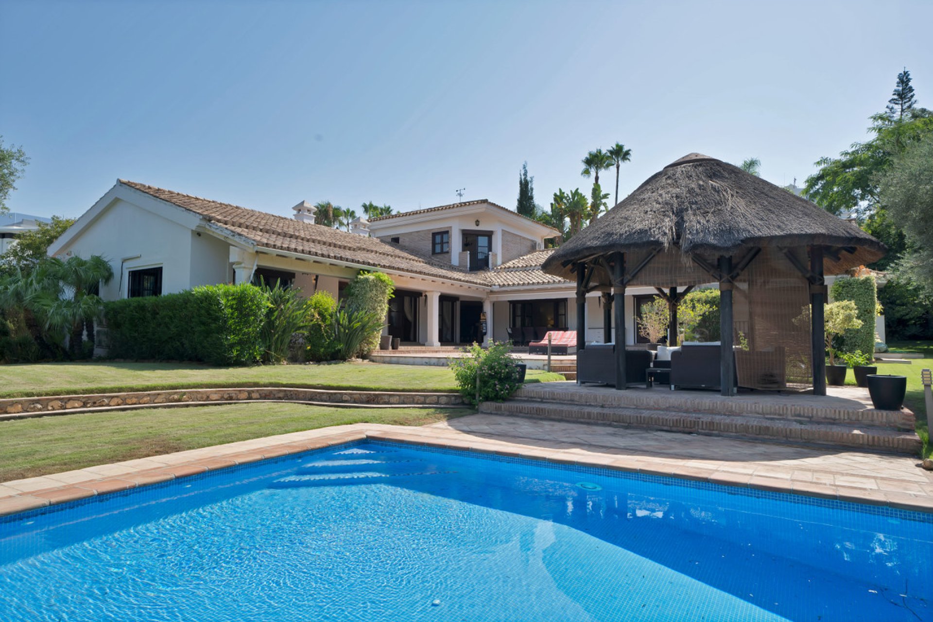 Resale - House - Detached Villa - Estepona - Estepona Centro