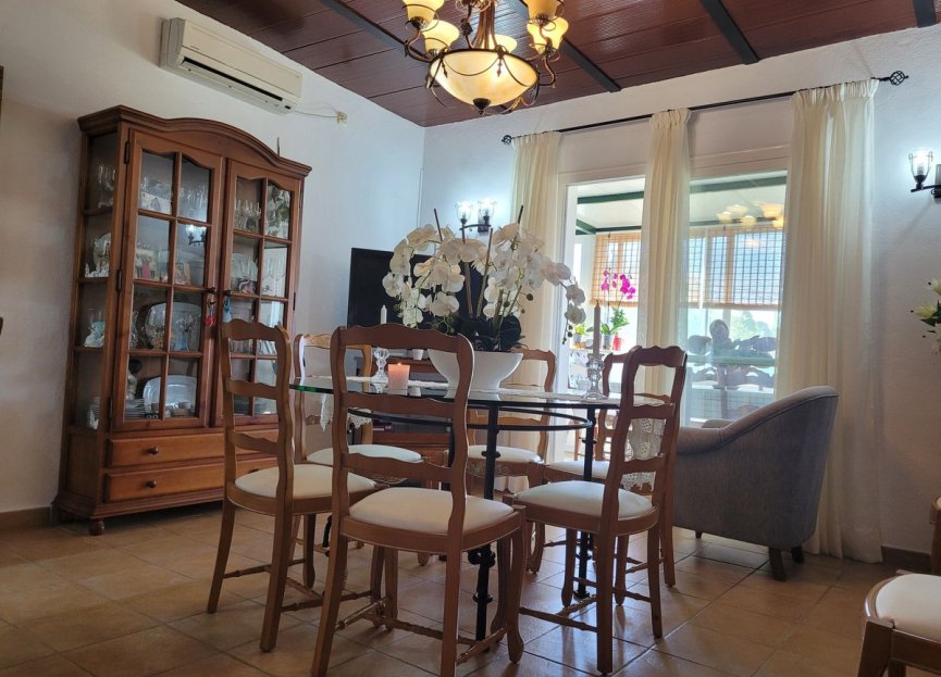 Resale - House - Detached Villa - Estepona - Estepona Centro