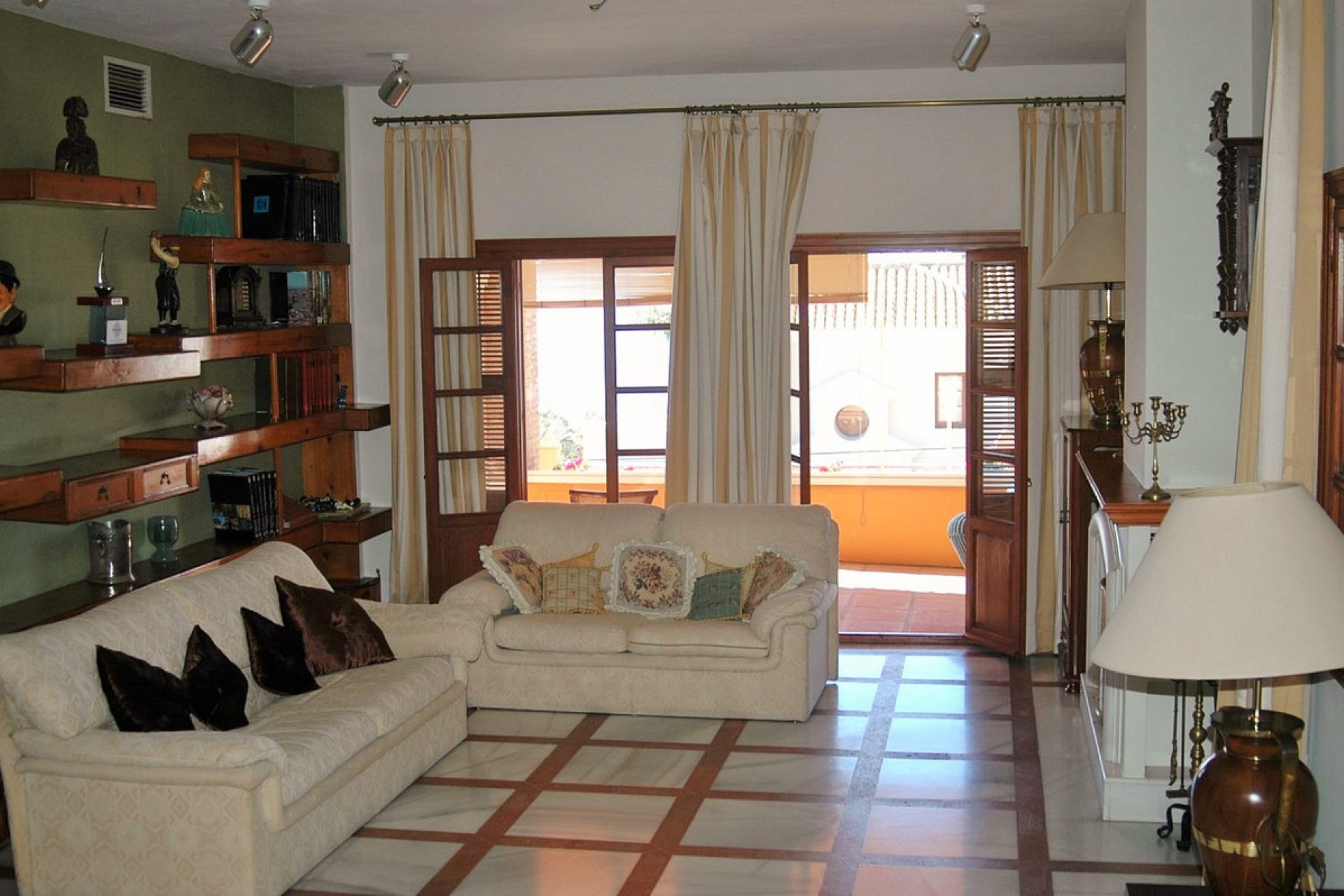 Resale - House - Detached Villa - Estepona - Estepona Centro