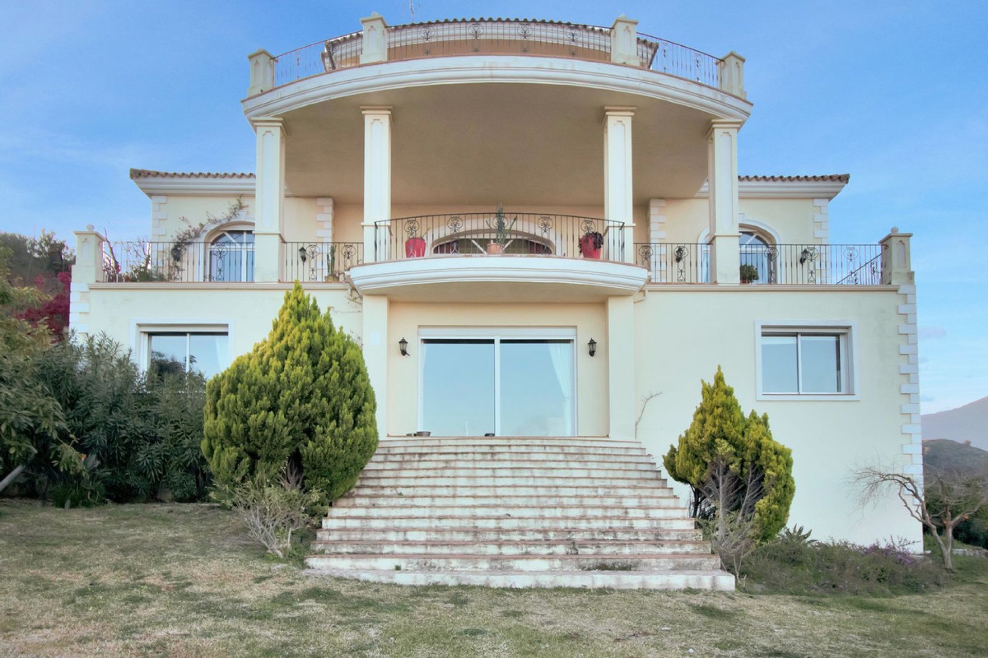 Resale - House - Detached Villa - Estepona - Estepona Centro