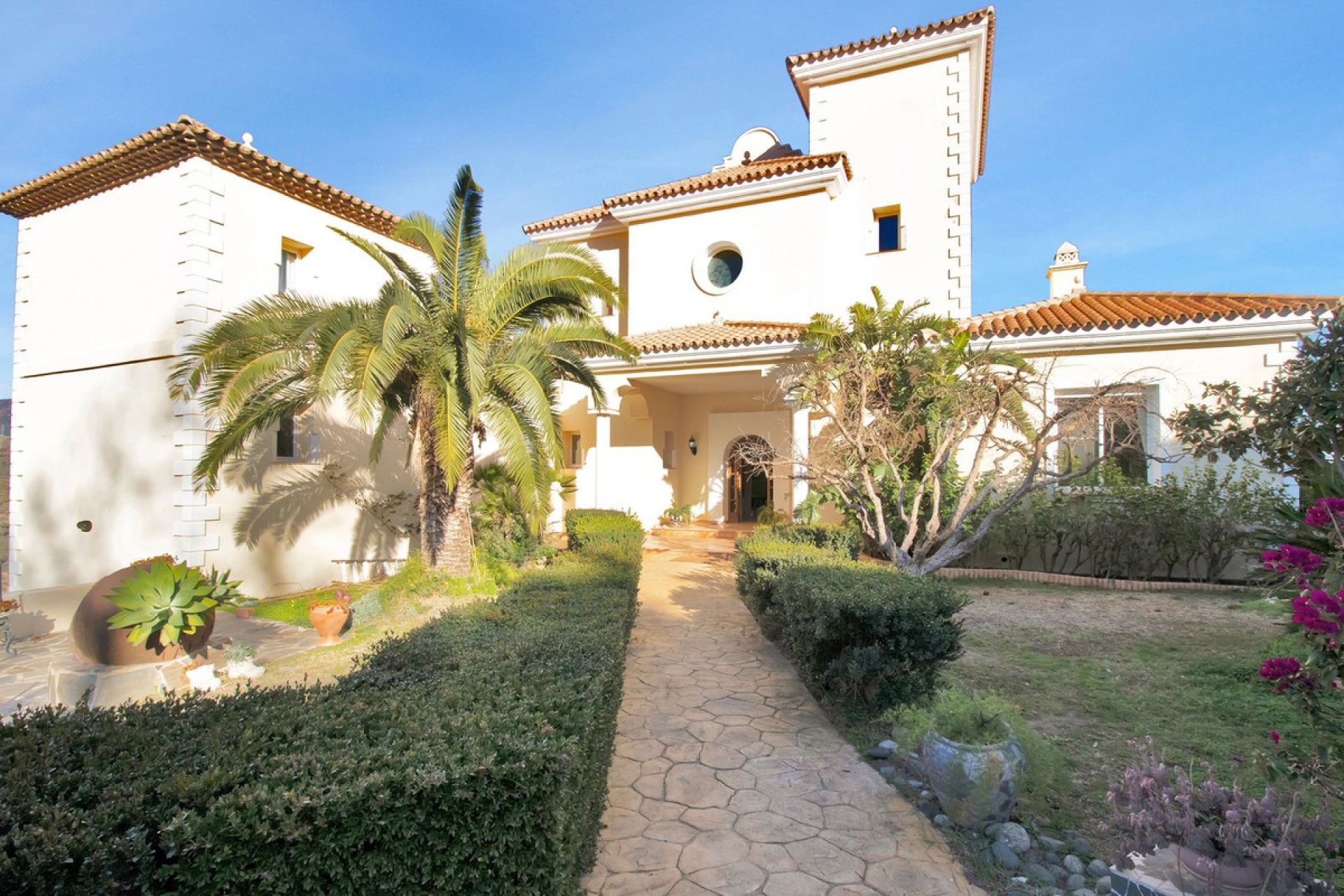 Resale - House - Detached Villa - Estepona - Estepona Centro