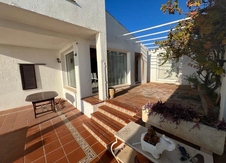 Resale - House - Detached Villa - Estepona - Estepona Centro