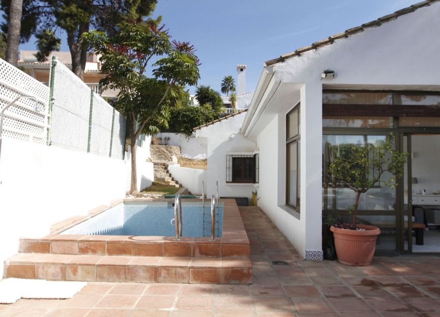 Resale - House - Detached Villa - Estepona - Estepona Centro