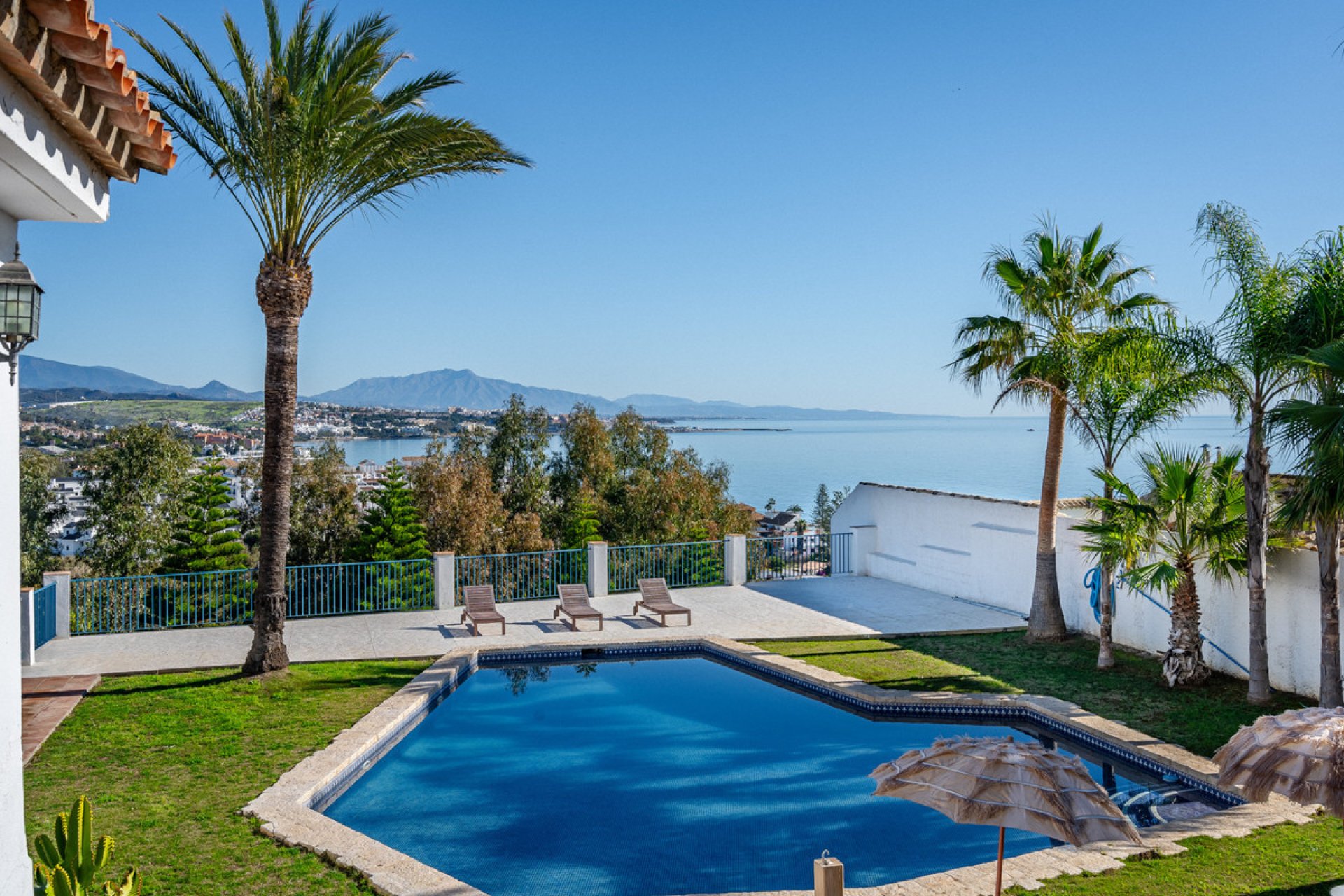 Resale - House - Detached Villa - Estepona - Estepona Centro