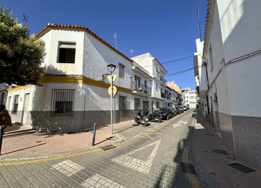 Resale - House - Detached Villa - Estepona - Estepona Centro