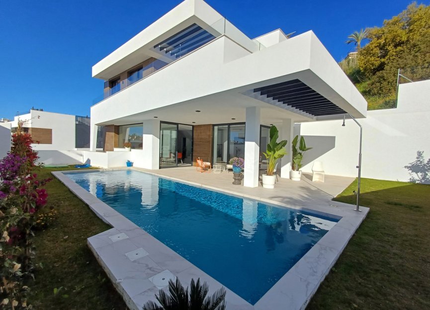 Resale - House - Detached Villa - Estepona - Estepona Centro