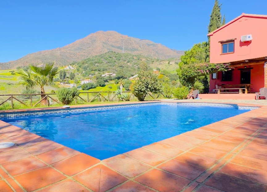 Resale - House - Detached Villa - Estepona - Estepona Centro